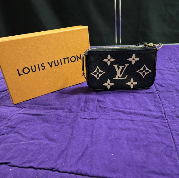 EUC LOUIS VUITTON EMPRIENTE BLACK WITH WHITE MONOGRAM LEATHER POUCHETTE - Picture 2 of 8